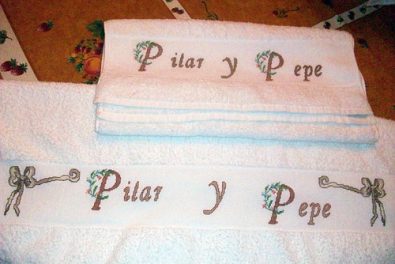 Juego de toallas con el nombre de Pilar y Pepe