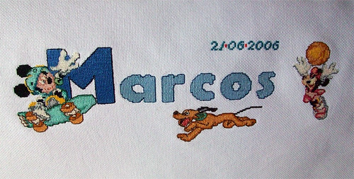 Cuadro con el nombre de Marcos y dibujos de Disney