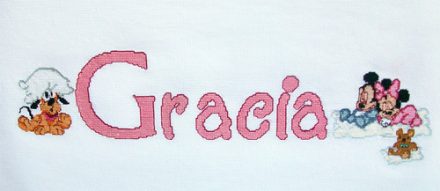 El nombre de Gracia en punto de cruz